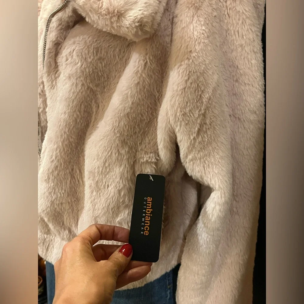 Faux fur cropped jacket. Front zipper, 2 pockets. Subtle pink. Size L. NWT - Picture 8 of 11